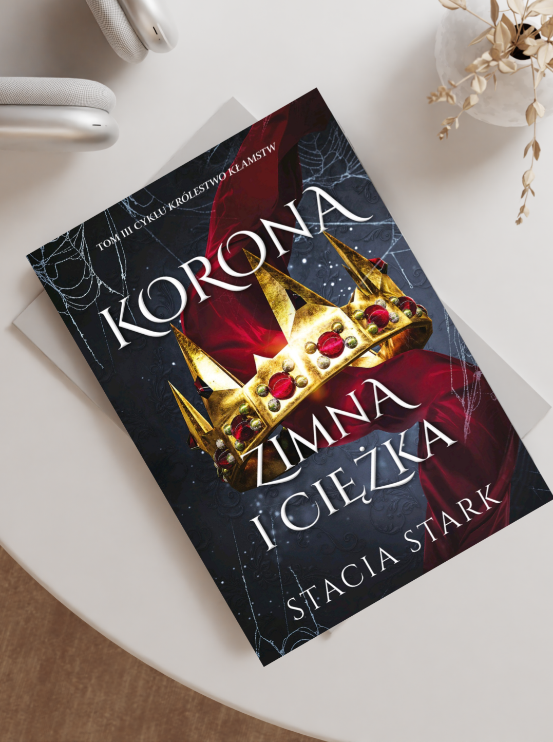 „Korona zimna i ciężka” Stacia Stark